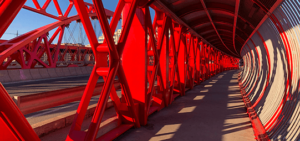 Modern red bridge in the city of Alicante, Costa Blanca, Spain, Europe (C) Shutterstock, Alfredo Maiquez